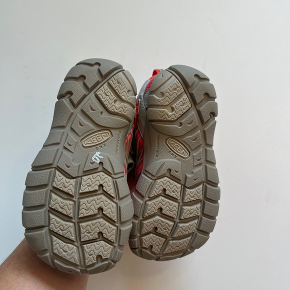 *New* Keen Sneakers, Toddler Size 8 - Picture 3 of 4